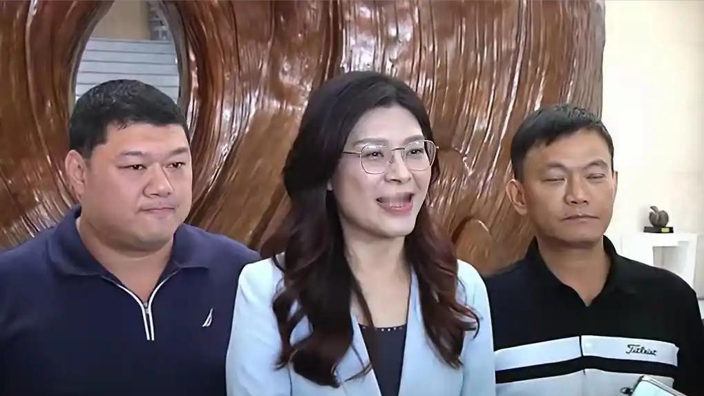 郑丽文对“和平统一、一国两制”作了最新的回应。

一边是大陆清晰坚定的统一方针，