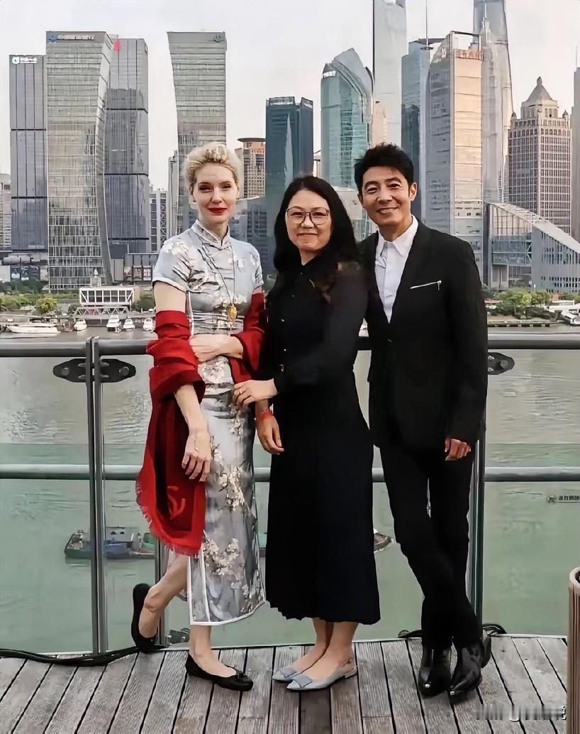 小撒的老婆是哪个国家的人？她好白！