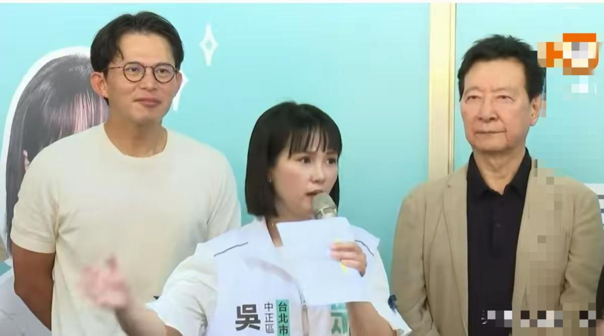 民众党吴怡萱竞选合框赵少康，微笑回避郑丽文站台提问，都是人精！
        