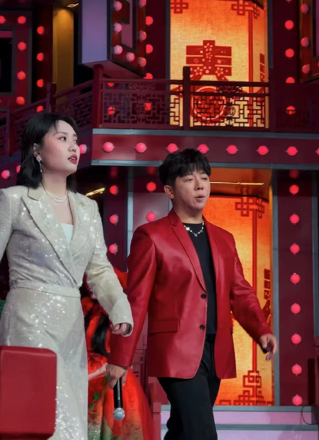 汪苏泷徐志胜李雪琴辽视春晚团建  春晚能看到汪苏泷徐志胜李雪琴了，想看他们演小品