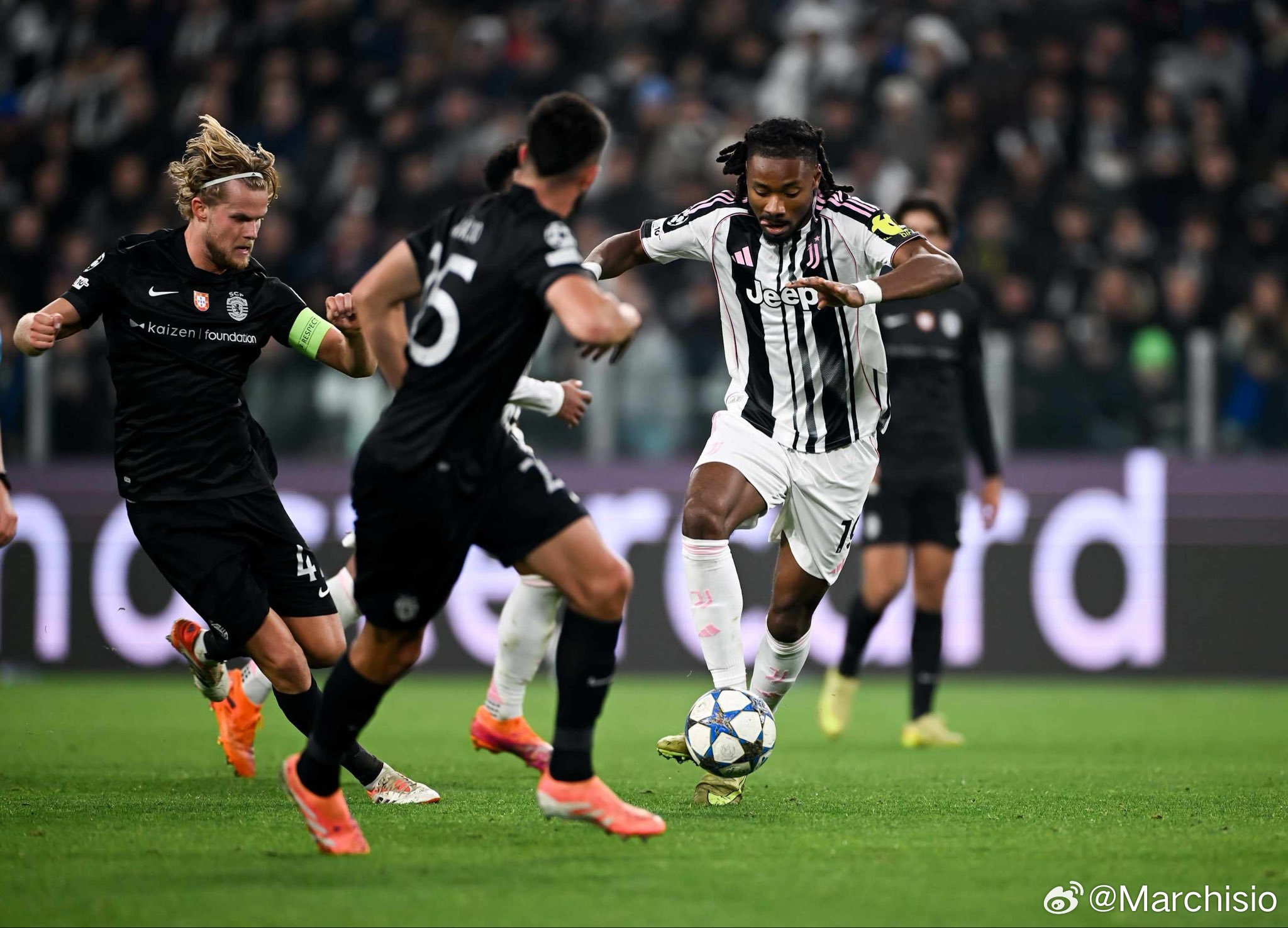 都灵体育报：小小图拉姆咬牙坚持出战了对阵葡萄牙体育的比赛，并送出一次助攻，但他的