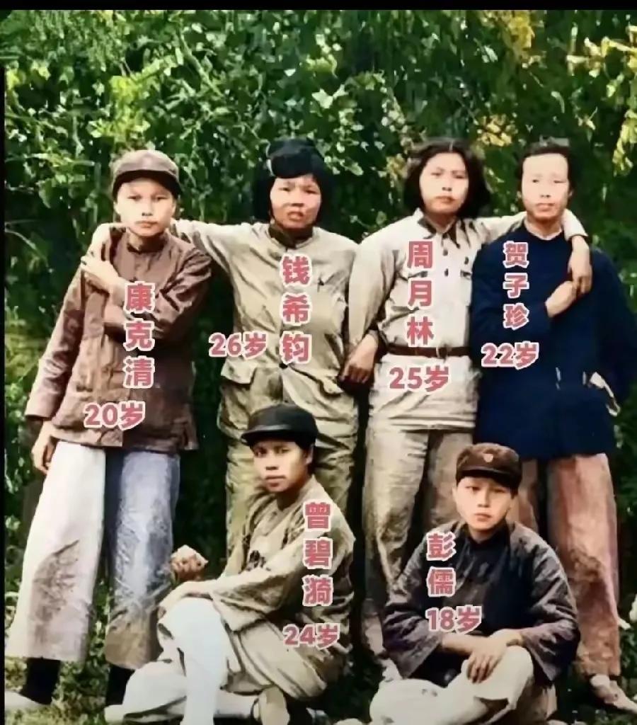 图片中这几位了不起的女性，都是革命老前辈，不要看他们穿戴朴素，他们可是曾经历过枪