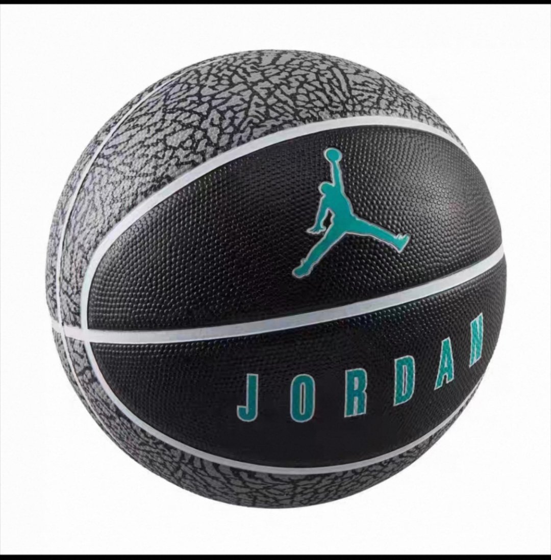 ▲为了感谢各位粉丝多年以来一如既往的支持，抽个Jordan的正品篮球，评论+关注