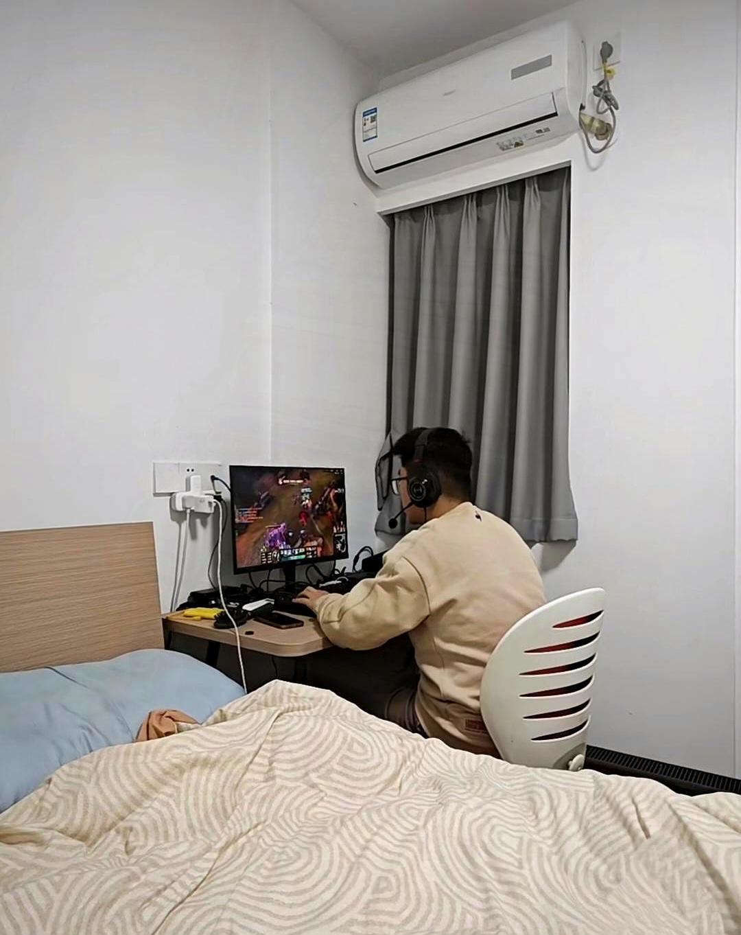 我那同事，真是把“富贵险中求”这五个字玩明白了。
去年靠黄金小赚了11万，今年直