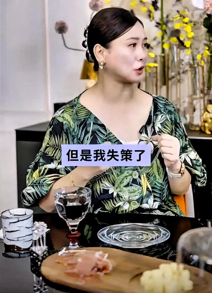 网友等着翁虹控诉前夫。她甩了一句：“我比他有钱，我怎么会分他财产。”

那些“被