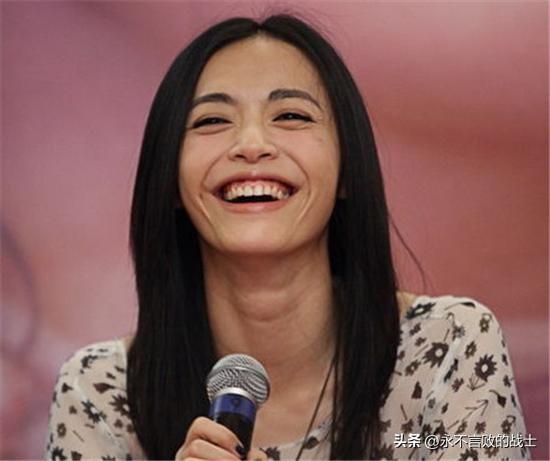 姚晨离婚被人民网痛批！“官宣”离婚，是体面还是作秀？

姚晨离婚这事儿，最近闹得