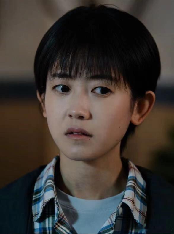 这个演员叫什么呀，眼睛好大！还是内双，越看越好看，她还演过什么剧啊，感觉可塑性也