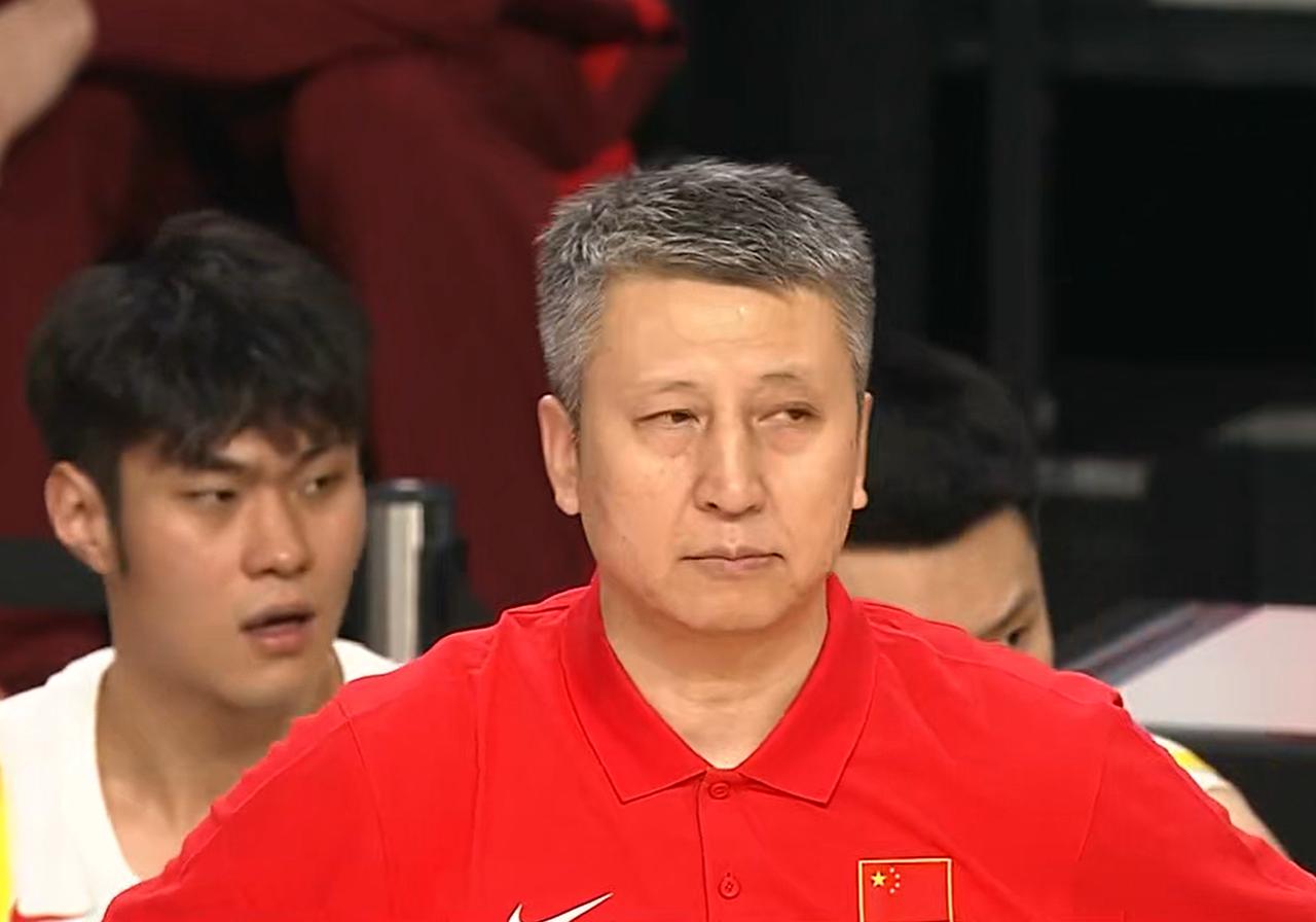 空位不敢投，防守大漏勺！球迷：这3名球员，郭士强没有必要带了
面对日本队，中国男