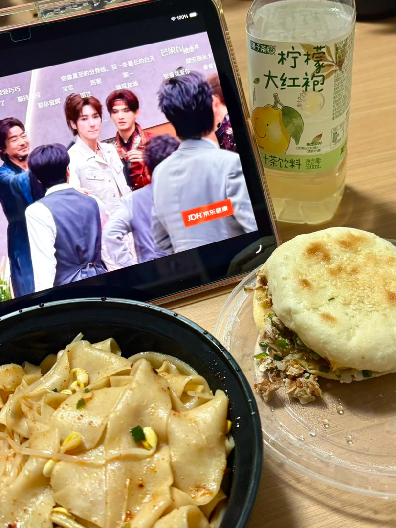 上次吃这家店酥皮肉夹馍 超好吃今天点错了 点成了软皮肉夹馍 没有酥皮好吃 ​​​