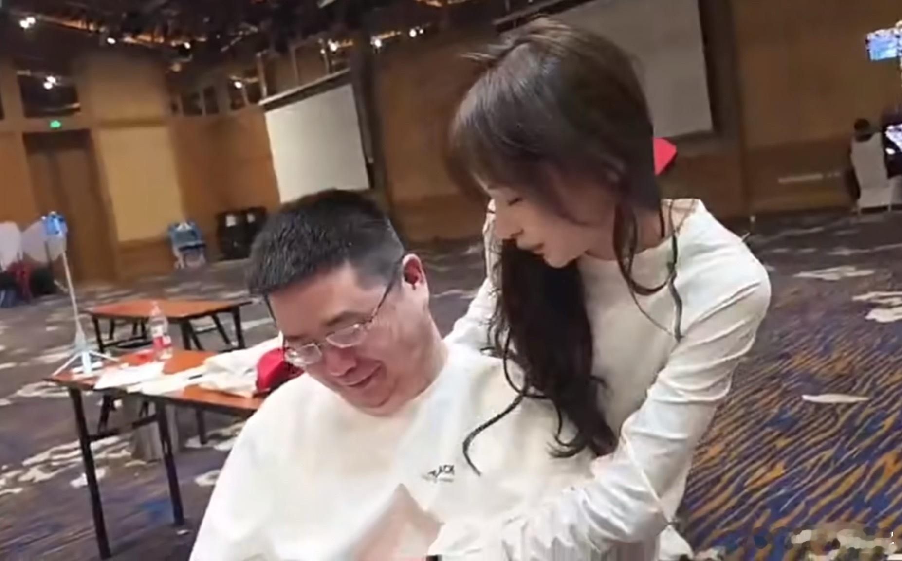 狗哥：小刘不找女朋友，又不娶妻生子，又从来不按摩，赚钱干嘛呢！担心小刘，小刘这种