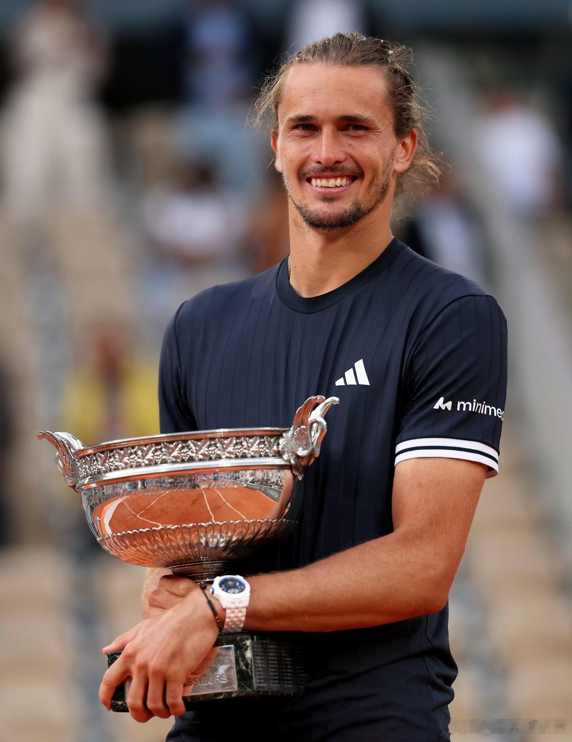 兹维列夫跻身公开赛时代第17人、兹维列夫一年三进大满贯决赛 法网 🏆温网 🥈