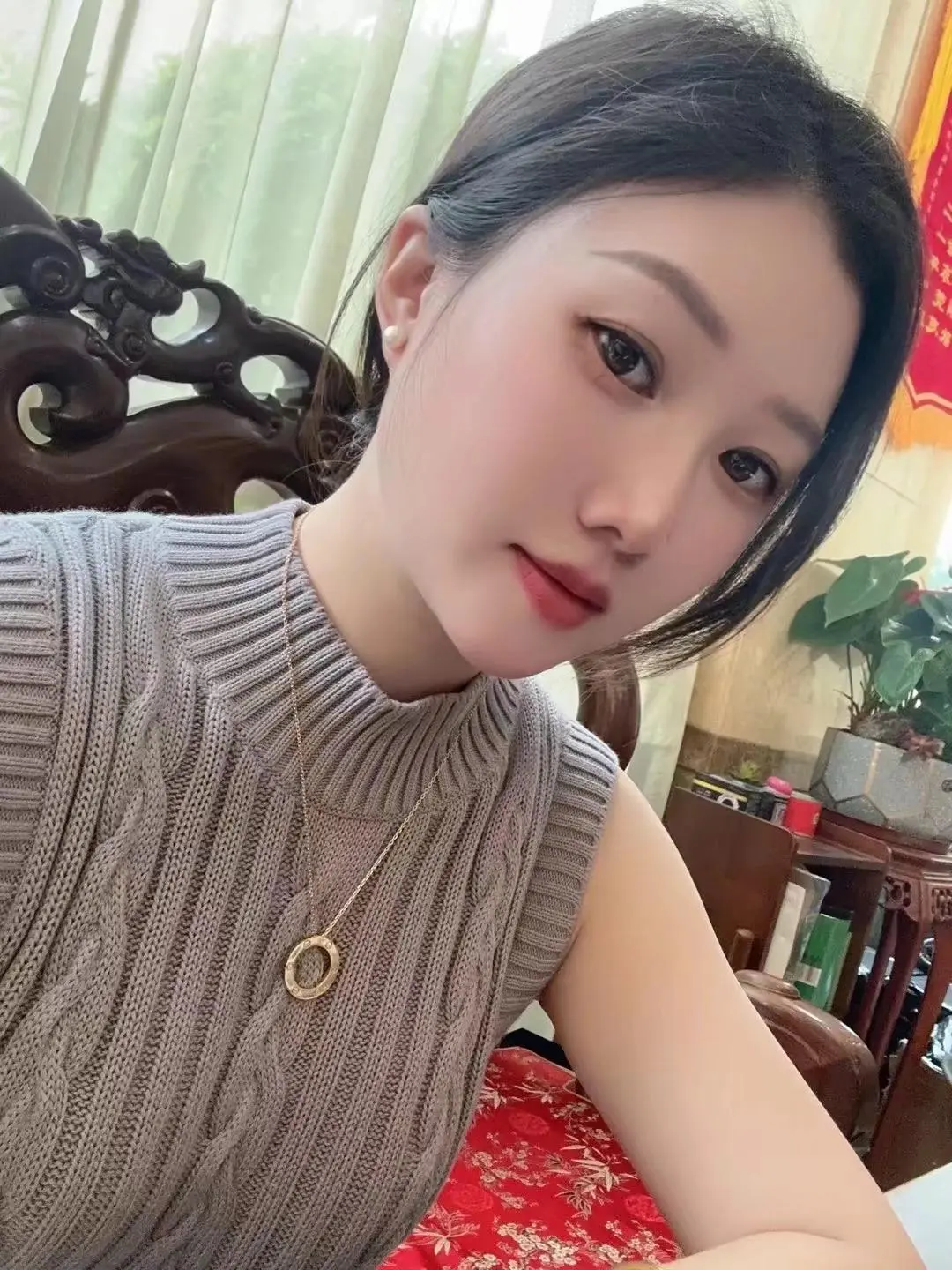 不要和任何人计较，没人值得你消耗自己，这世间万物最没意思的就是人！