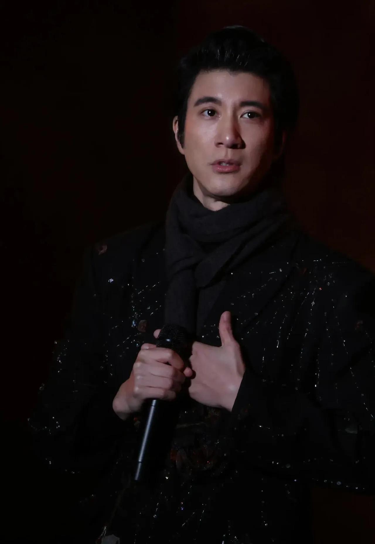 王力宏宣布明年开始巡演，
如今的王力宏看起来颜值也不怎么样了，还会有多少吸引力？