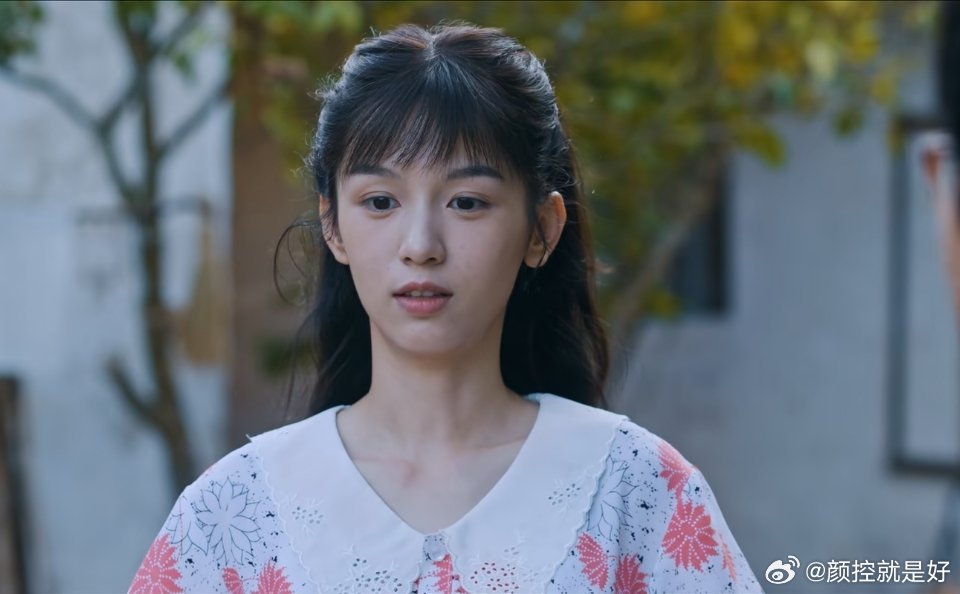 周也换夏晓兰头像你好，1983剧情真的很流畅。第七集夏晓兰突然受伤，不过还是吃了