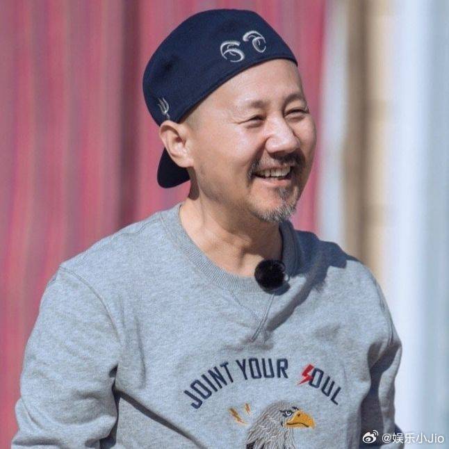 腾格尔说有些歌太俗但不敢说主咖和Ta的朋友们腾格尔在小会上聊得挺直接，说现在缺梁