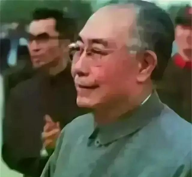 1992年，吴德正坐在家中看电视，忽然在看到了一则新闻，气得他指着电视大发雷霆：