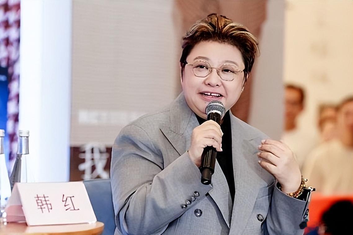 【对公益人韩红遭受嘲讽怎么看？孙玉良：慈善的真义是唤醒尊严】因为《抓特务》这部影