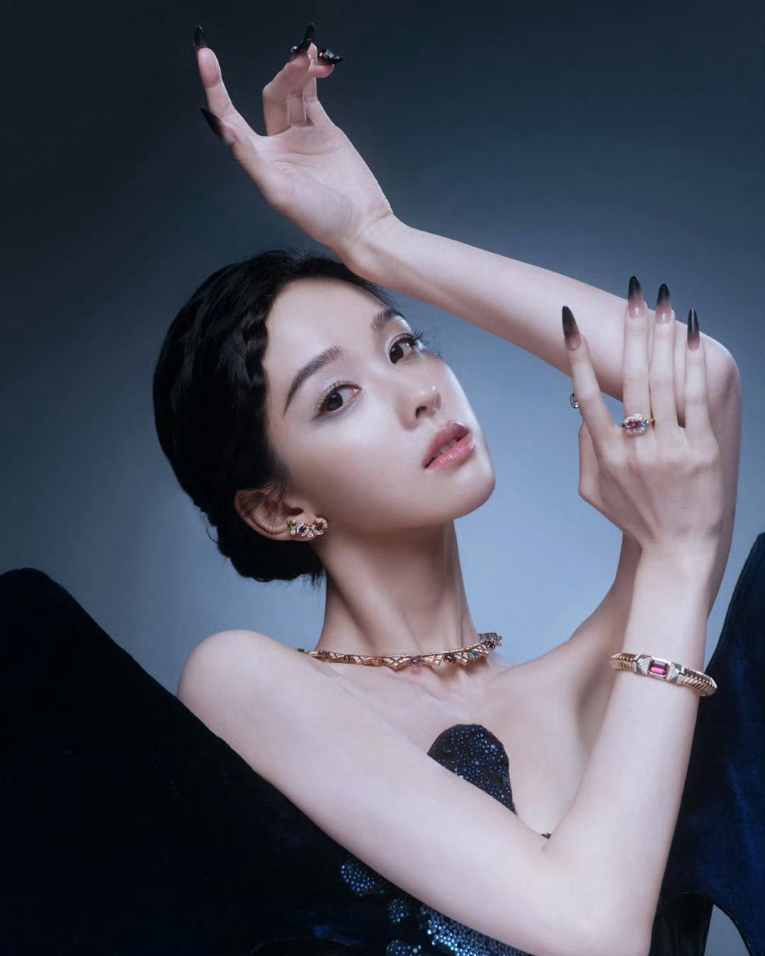 这次vogue出发图对我眼睛很友好[捂嘴哭]各种风格不同巧思应有尽有诶！好有创意