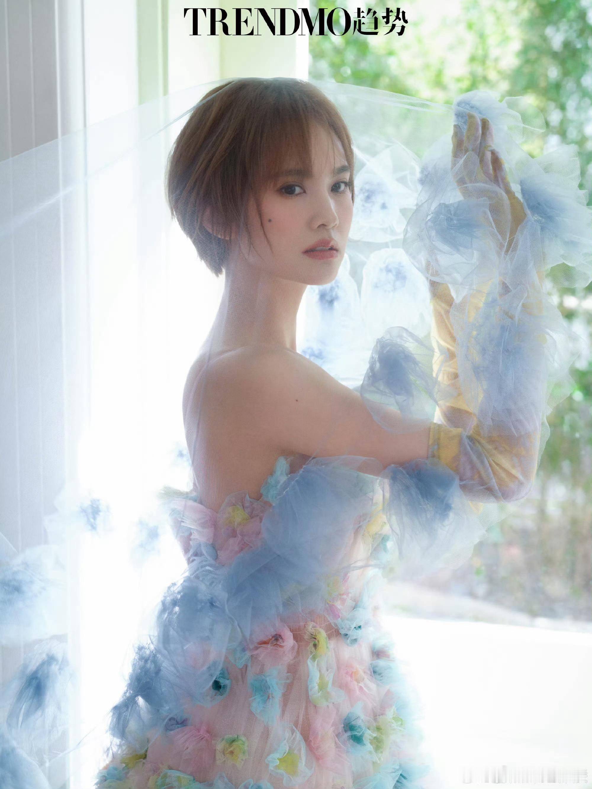 杨丞琳什么时候剪短发了杨丞琳把春天穿在身上哇哦！杨丞琳短发新造型杀疯了！马卡龙纱