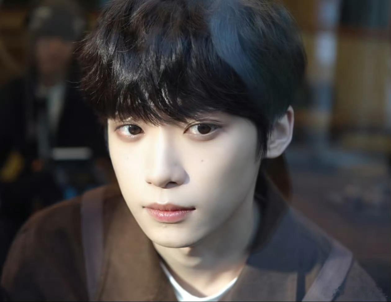 梓渝 1梓渝济州岛vlog他知道爱他的人会想看他，所以记录下了美好瞬间！同时今天