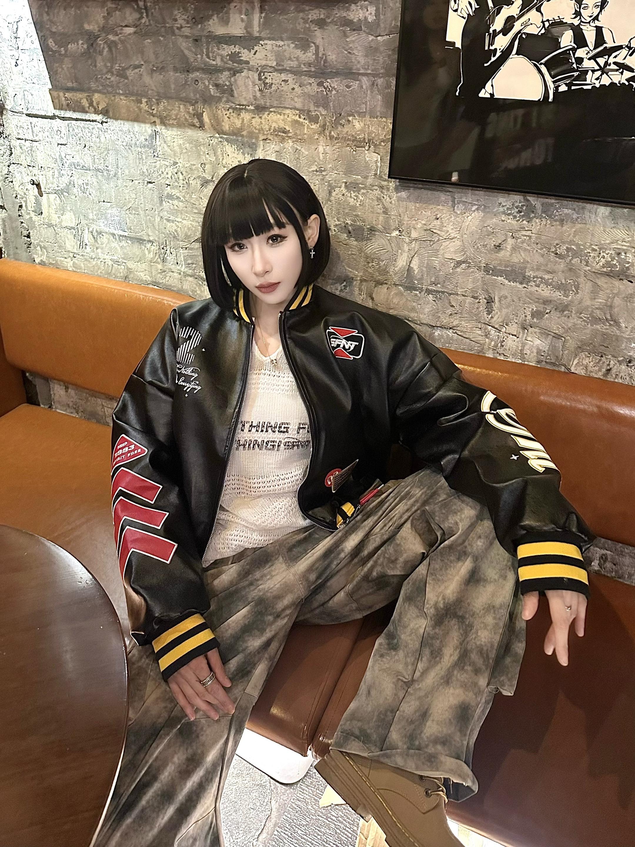 撞大墙！穿着谢老板的服装来到张老板的店  Official