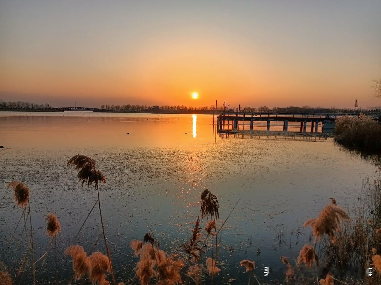 周四，去了长安区斗门的昆明池。虽然说今天是西方的“圣诞节”，但除了在“码头来信”
