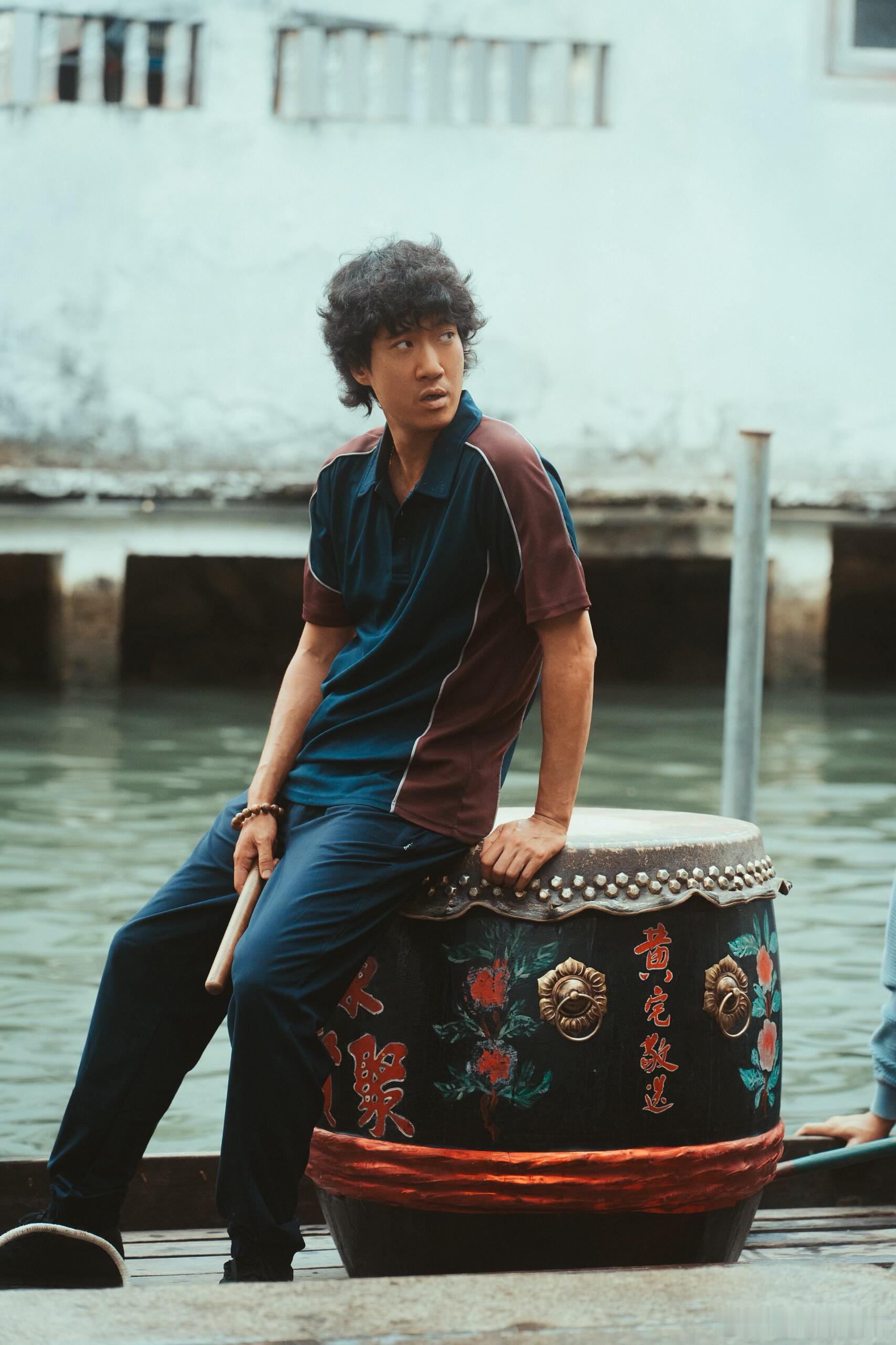 浪浪人生 风浪越大亲情越贵 母亲深夜独自抹泪的镜头直接戳中泪点😢 但天亮后她依