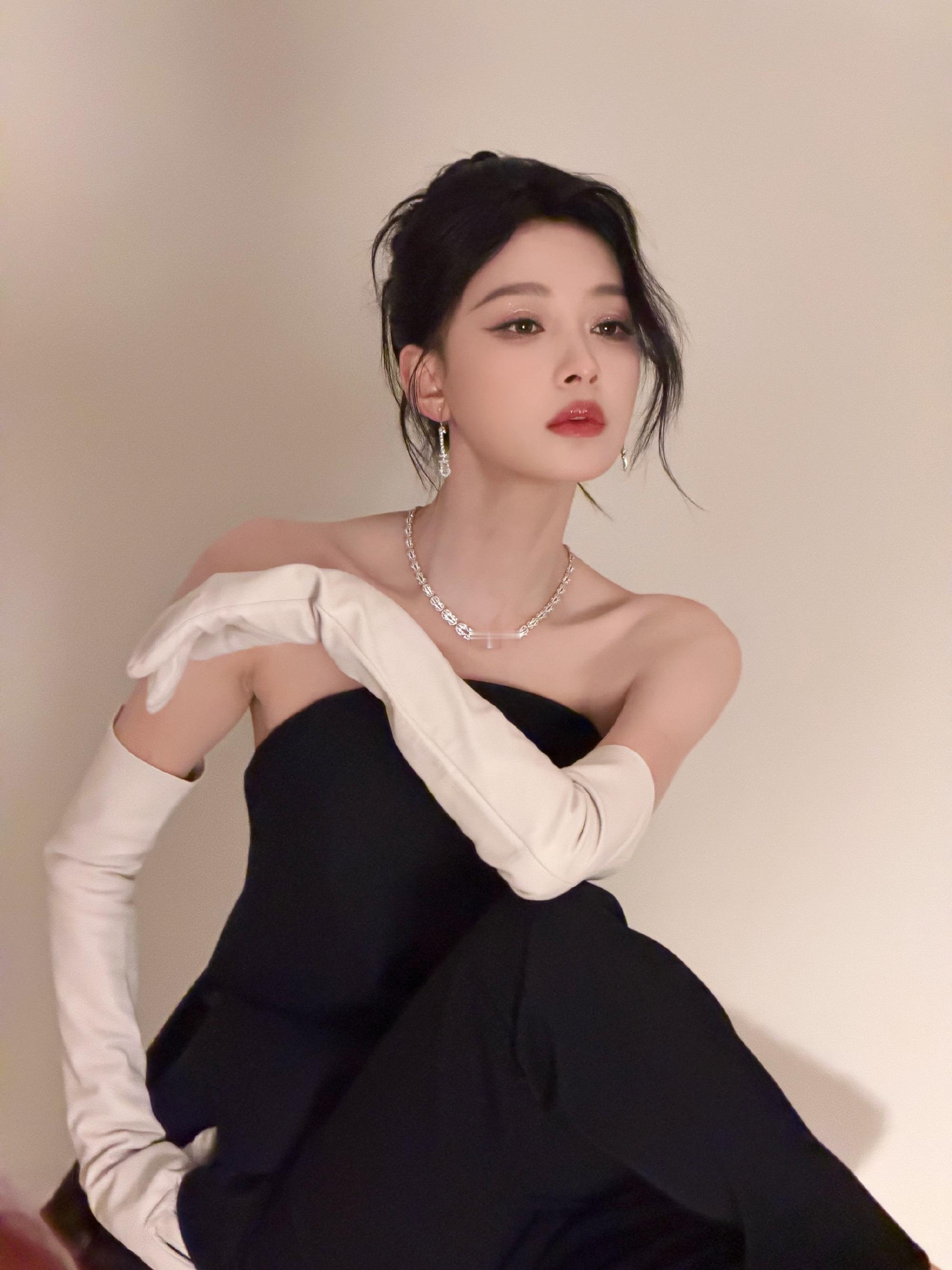 孙怡工作室发了10张live图 十张live图一次性放送，灵动又自然，真实状态看