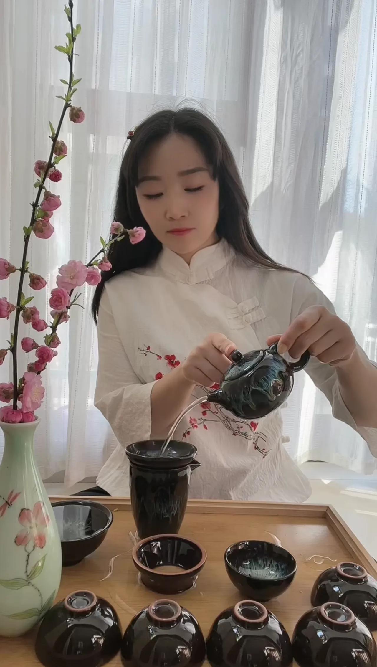 家人们[玫瑰]
今天晚上9点直播
不见不散[心]