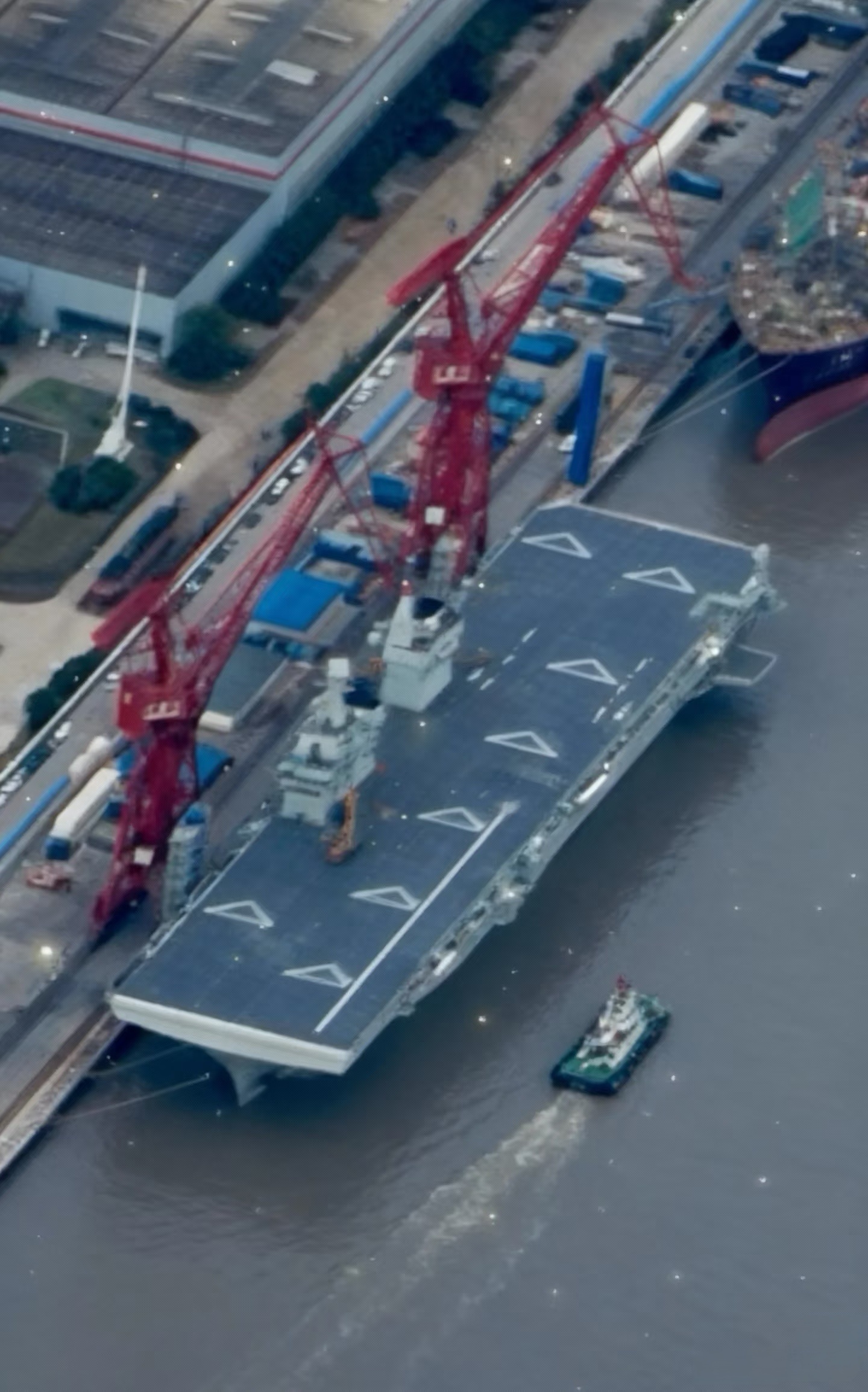 四川舰8个起降点