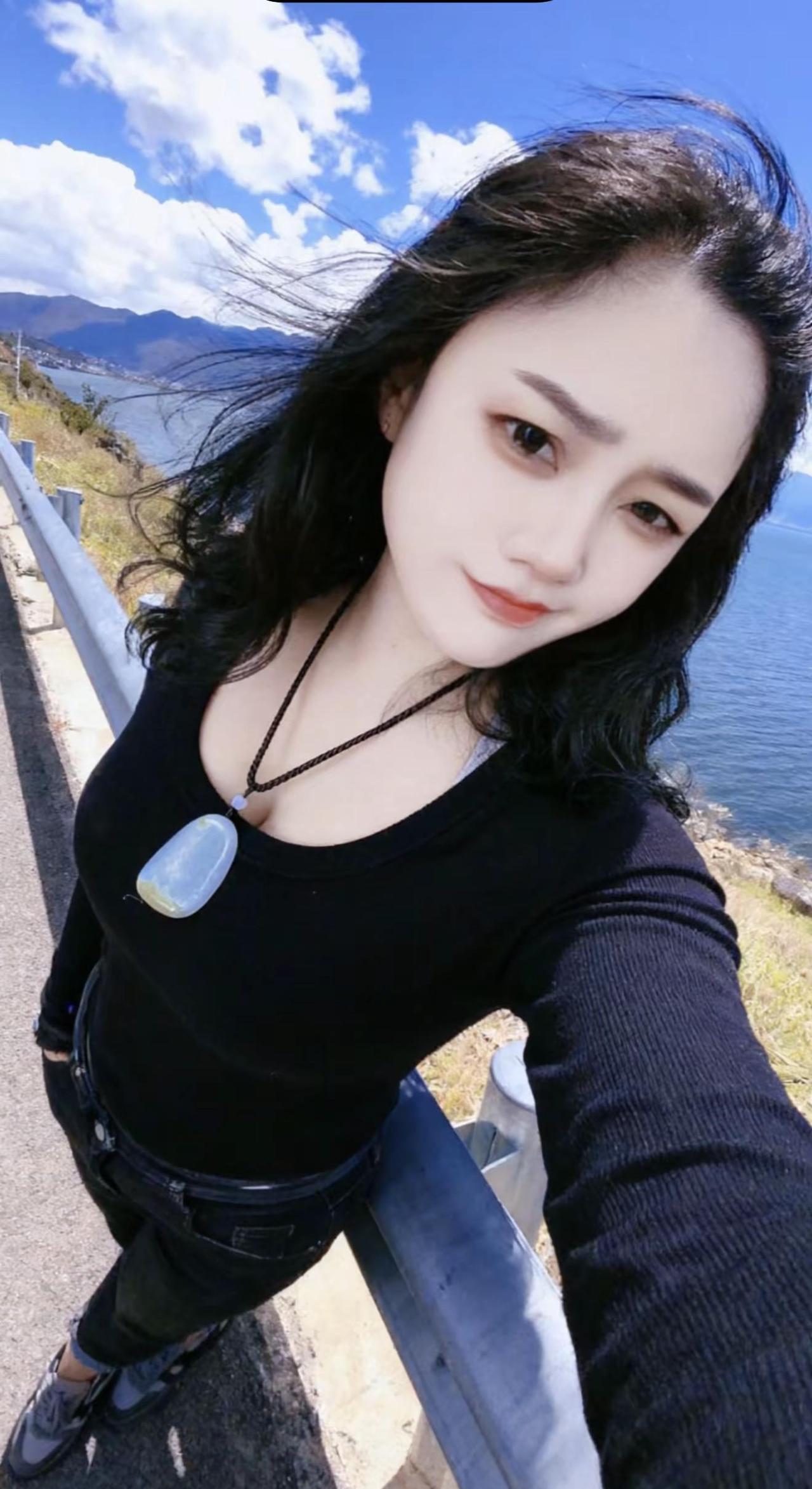 谈恋爱就像洗衣机一样，先泡你一阵子，然后呢在缠着你，最后在围着你转，如胶似漆的搅