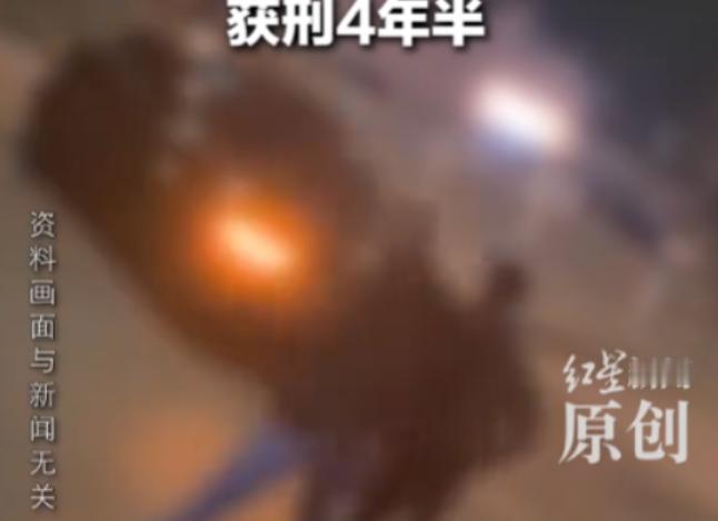 凌晨一点，女友洗澡时手机响了。

我接起来，对方直接说：“我是她男朋友。”

我