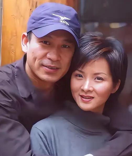 2000年，27岁的谢兰嫁给大自己11岁的师小红，两人约好了丁克，不要孩子，因为