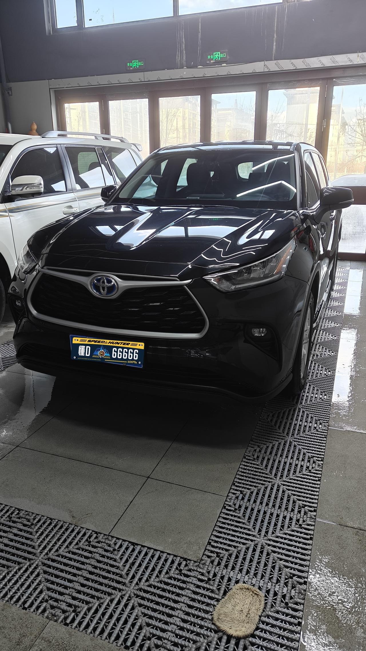 养车就得洗车，我算是对比的比较粗糙的了，买来两年没做过没事大清洗，只打了一次车蜡