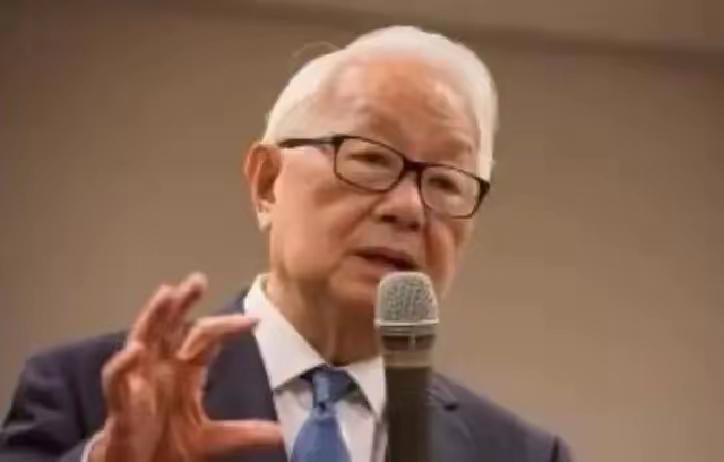台积电创始人张忠谋，受访时再次语出惊人：“我真的认为，我的国家 —— 美国 ，仍