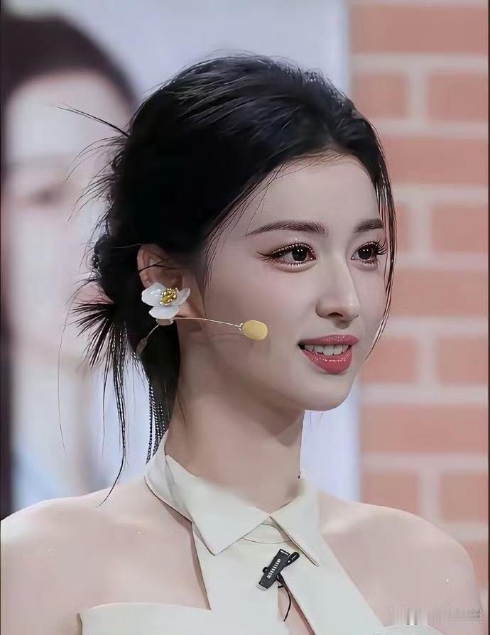 娱乐圈最美的女人，不接受反驳！大家看出来她是谁了吗？