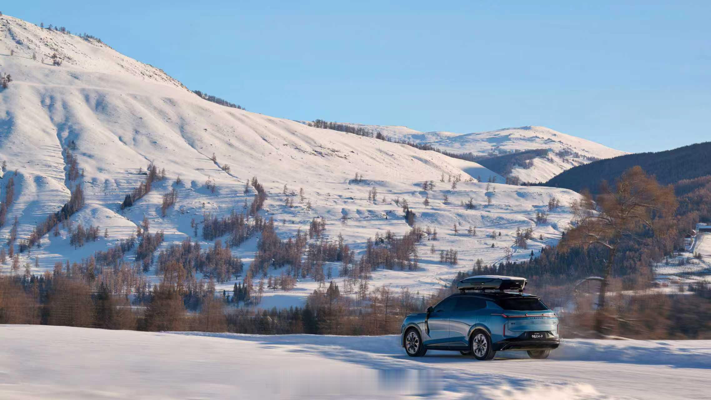 值此马年春节来临之际，全新领克08 EM-P携手新年合「伙」人安秋金共赴新疆阿勒