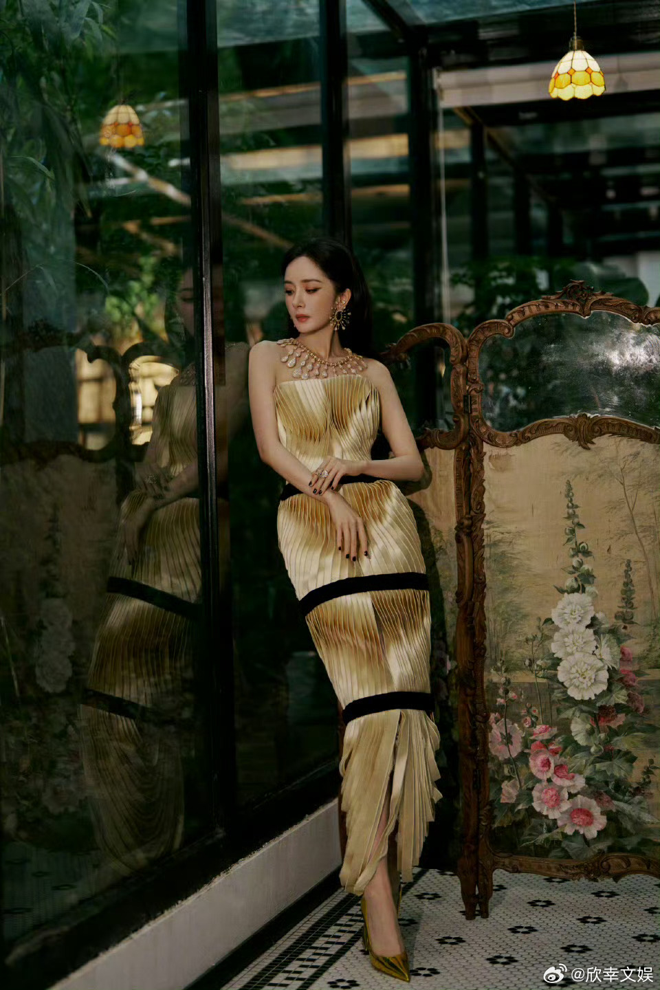 杨幂vogue第二套look杨幂香槟玫瑰杨幂vogue盛典第二套，香槟玫瑰，[色