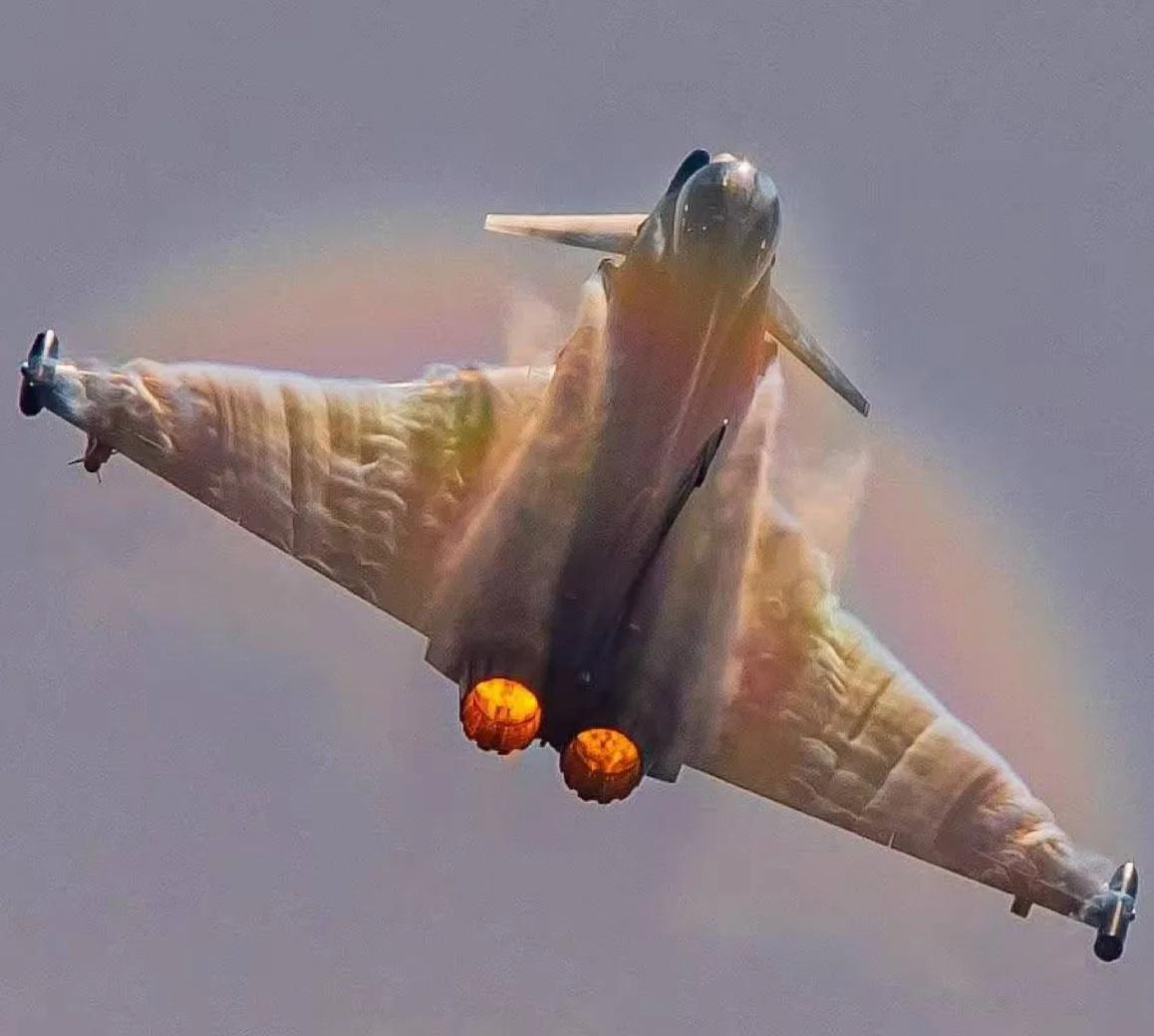 英国空军台风战机
军事 武器装备 航空航天 战斗机 航展 飞行员 航空