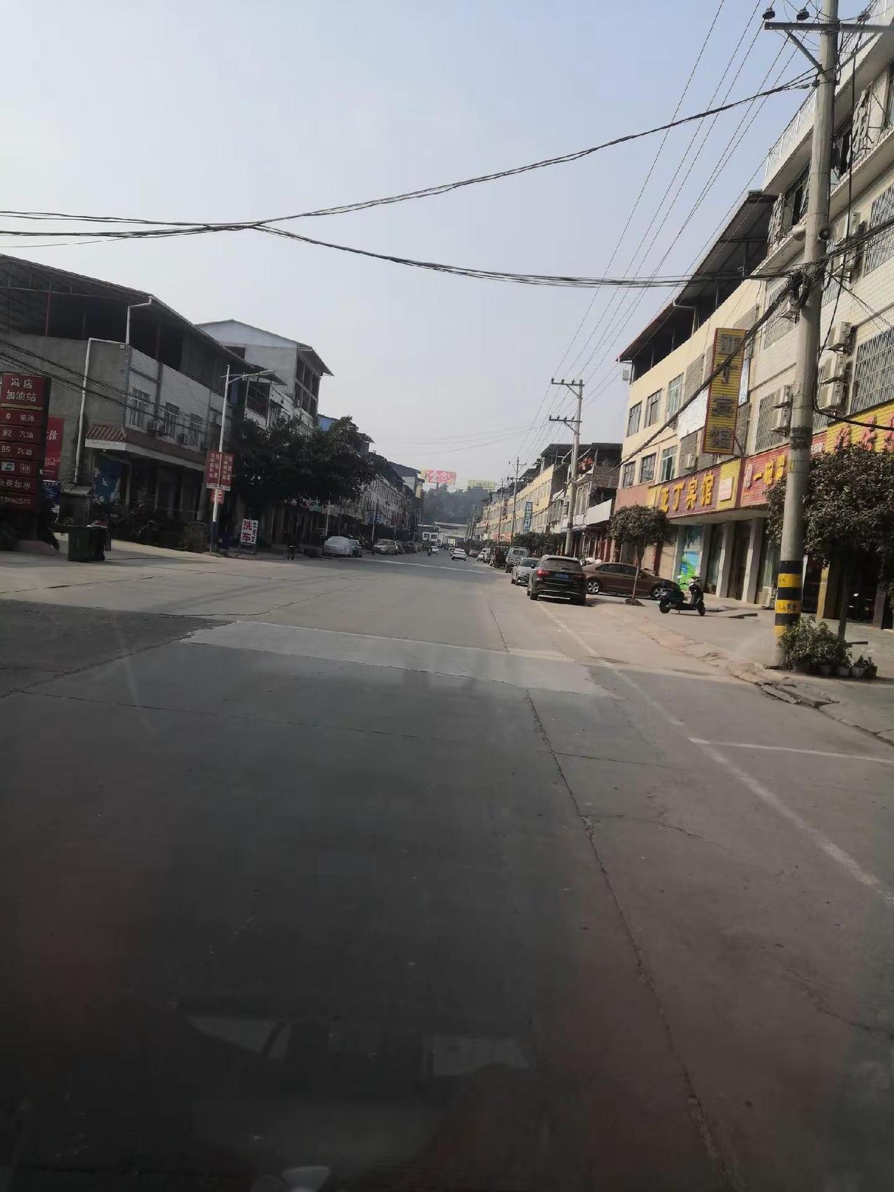 农村公路 乡村道路 晚上开车注意事项和技巧 乡村路上的风景