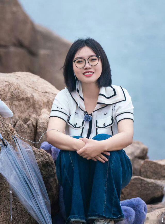 李雪琴被一冰箱东北下午茶夯到了老友相聚闲话家常，配上地道东北吃食，悠闲惬意的氛围