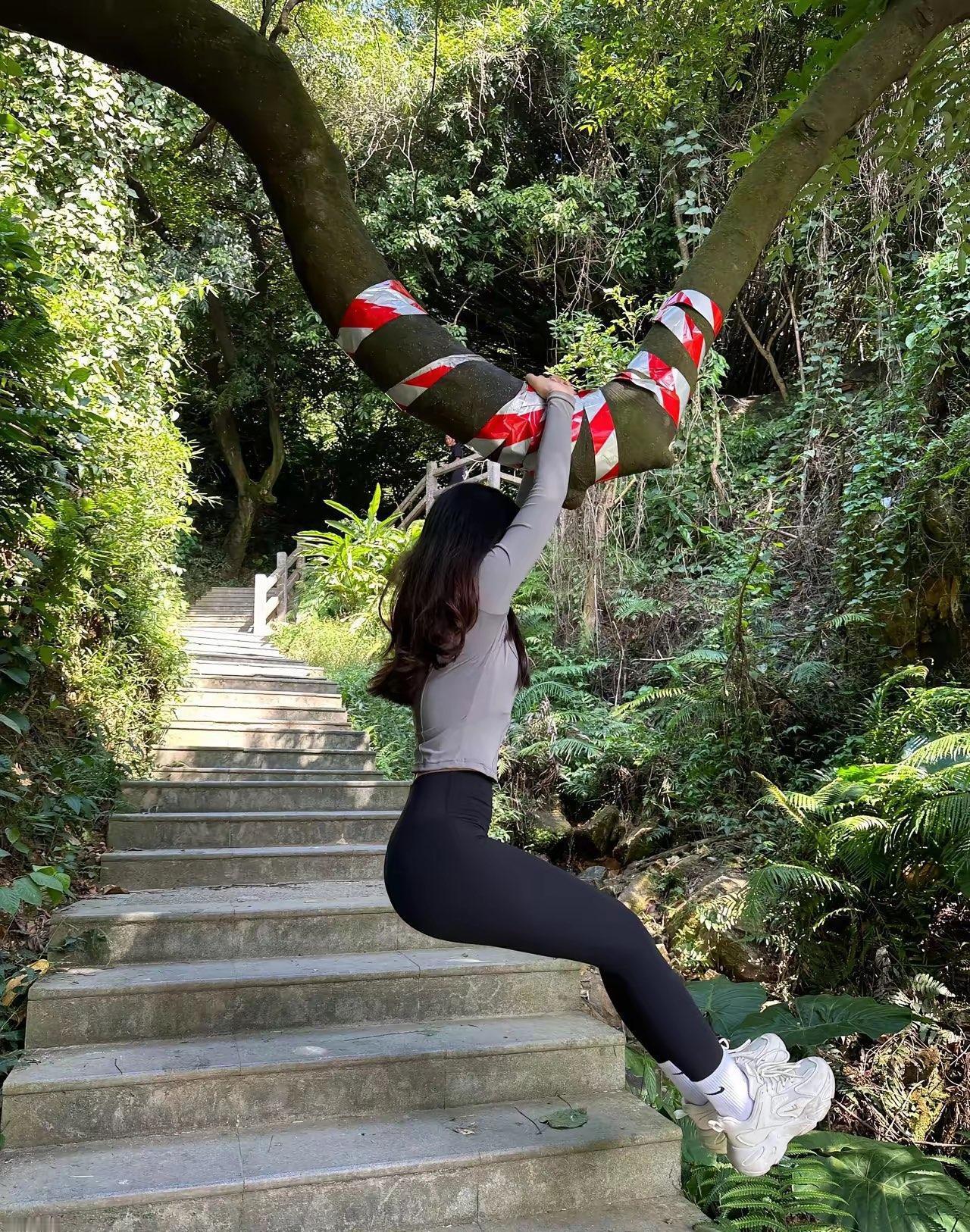 听人说头条上个个都是高富帅呢，我想给表妹征个婚。表妹今年32岁，高中学历，离异并
