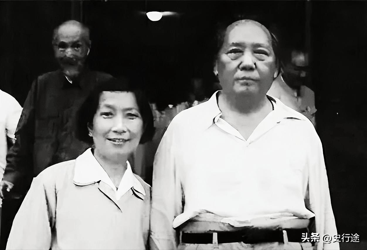 杨开慧的好友李淑一，对青年时代的毛主席的相貌是这样评价的：个儿真高，长得还出色，
