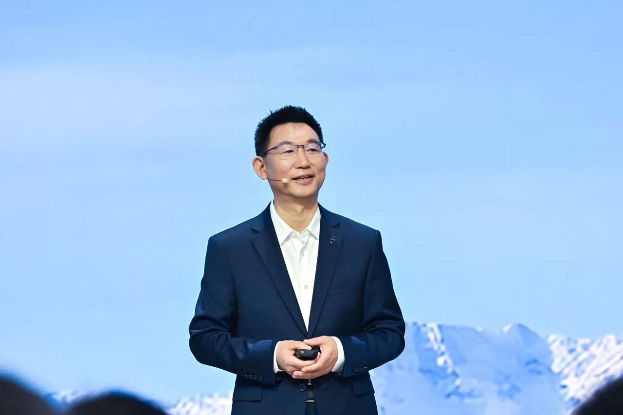 【2026北京车展：问界举办魔方技术平台创新发布会】4月24日，2026北京车展