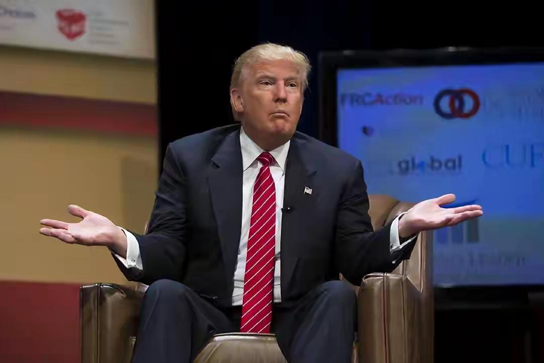 大厦将倾，裂纹出现，越来越多，越来越大，针对特朗普的坏消息接二连三。

第一个就