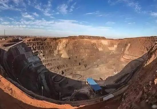 想挖走我们国家的土？门都没有！除非你先把工厂给我搬过来。
最近，一向给人印象是在