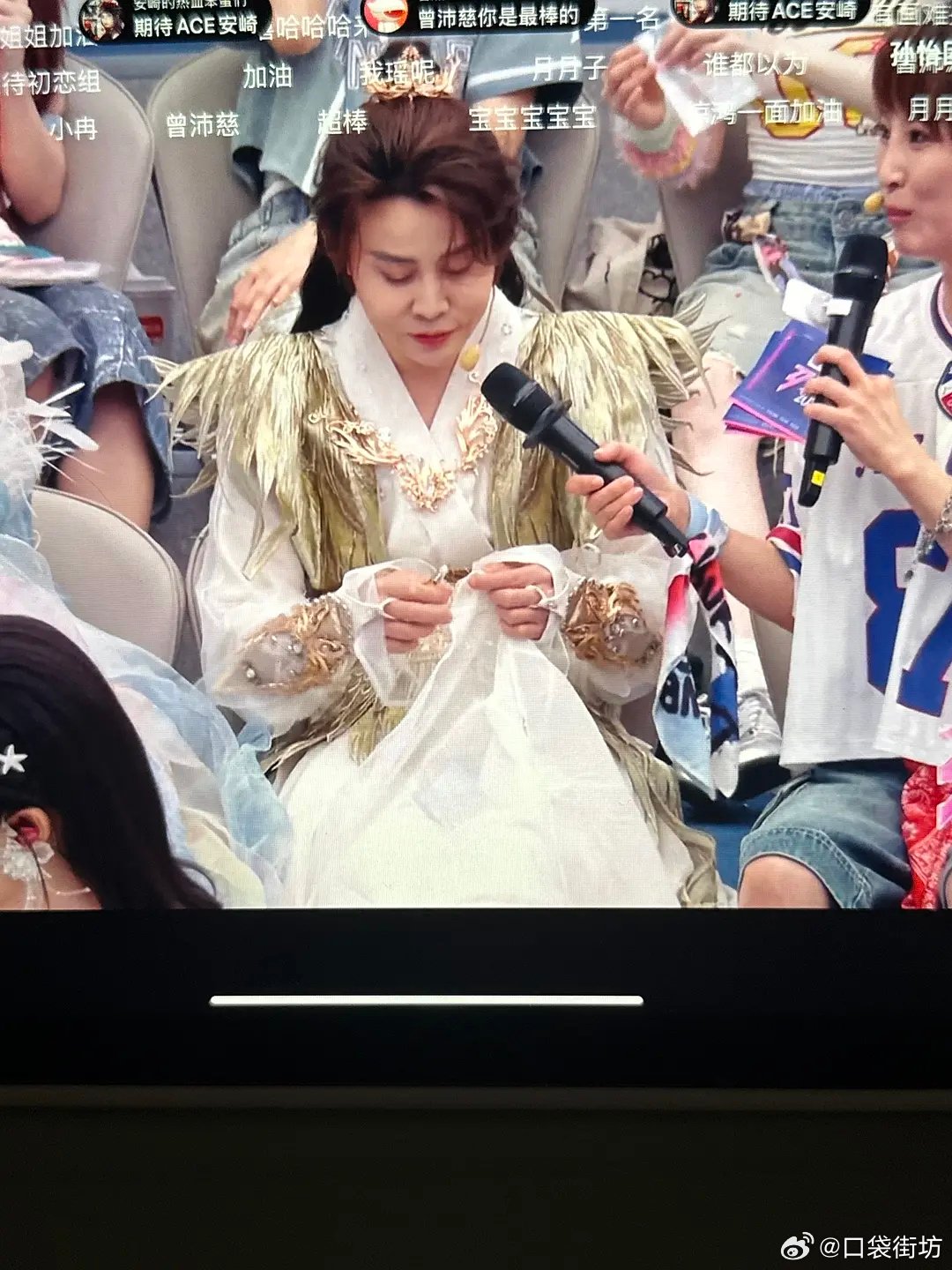 王濛发冠造型王濛三公妆造王濛三公妆造是接了长发！！这个发冠造型有点太好看了吧 