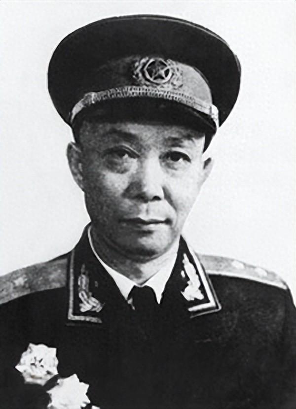 开国中将肖望东等回忆新4军4支队由3千余人发展到2师3. 5万余人
 
这支部队