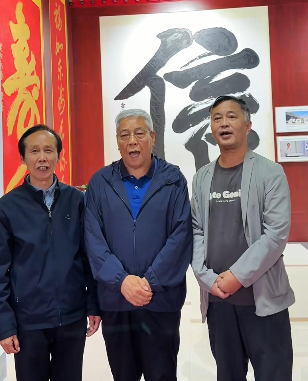 沈巍与张金卫、徐双喜已经是拜过把子的兄弟了。张金卫从他北京人的视角里承认了自己是