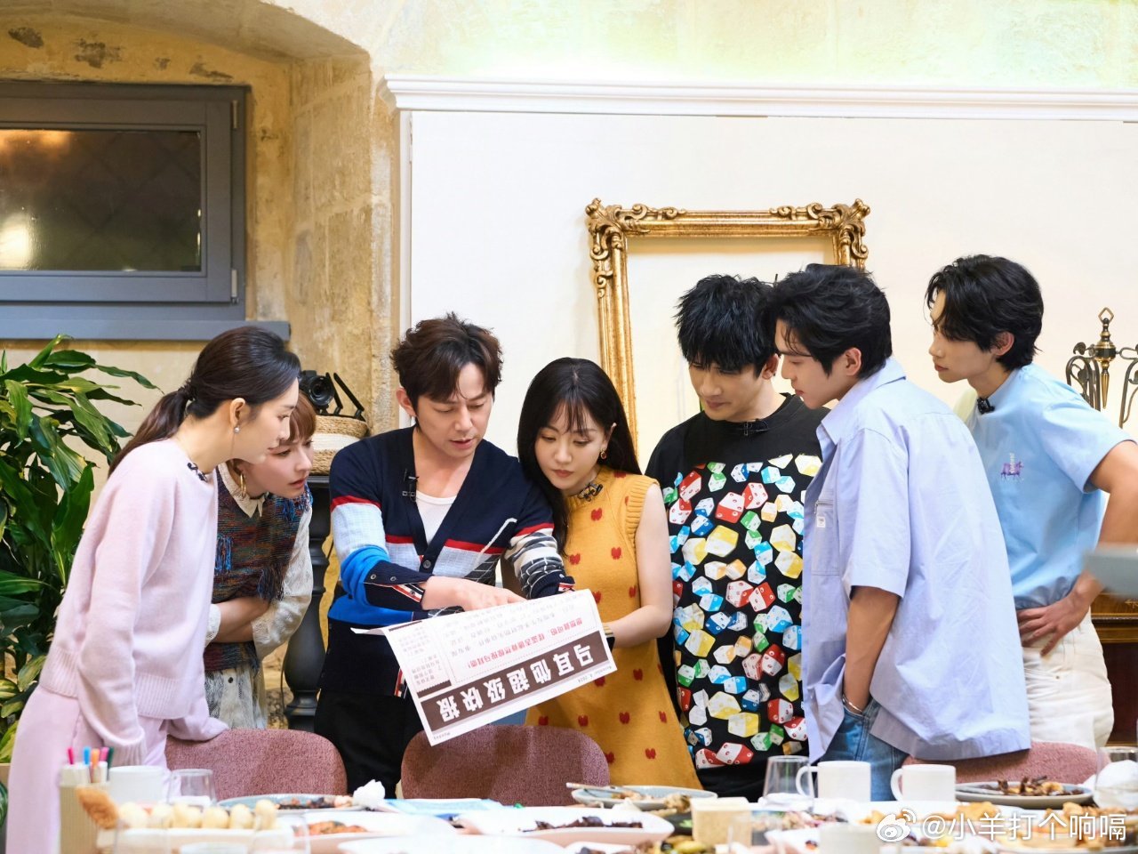 大侦探生日整了个大蒸蛋大侦探看着嘉宾们对着蒸蛋许愿吹蜡烛，突然觉得追了这么多年的